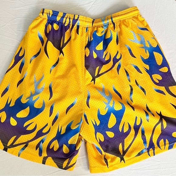 Lost Files men’s shorts, yellow with flame print, size large - Picture 5 of 5